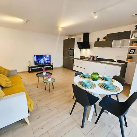 Peaceful 1br W Balcony Near Center Apartman *