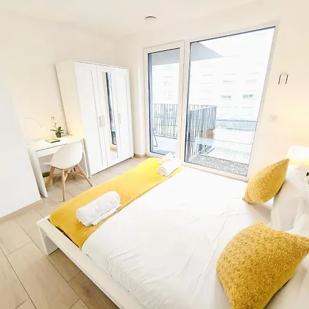 Peaceful 1br W Balcony Near Center Apartman Luxemburg