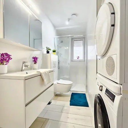 Apartman Peaceful 1br W Balcony Near Center